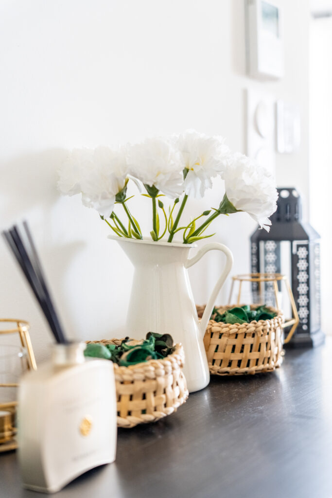 contact photographe immobilier : image de fleurs et d'un diffuseur